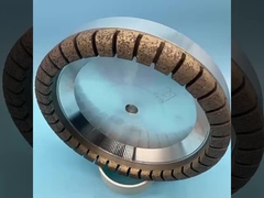 پولیش سطوح شیشه ای با پودر پولیش شیشه ای بر روی ماشین پردازش لبه شیشه ای